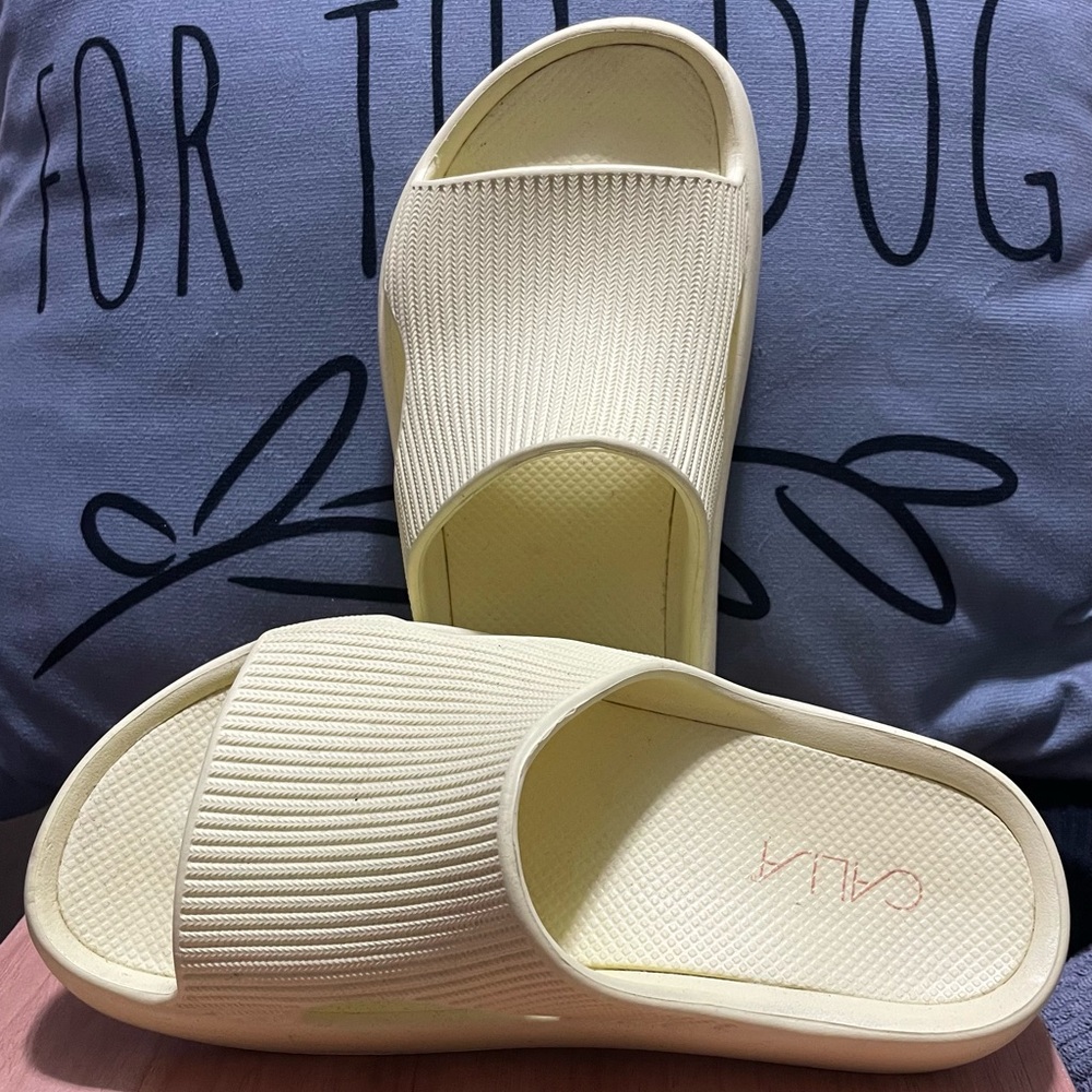 Calia Slides